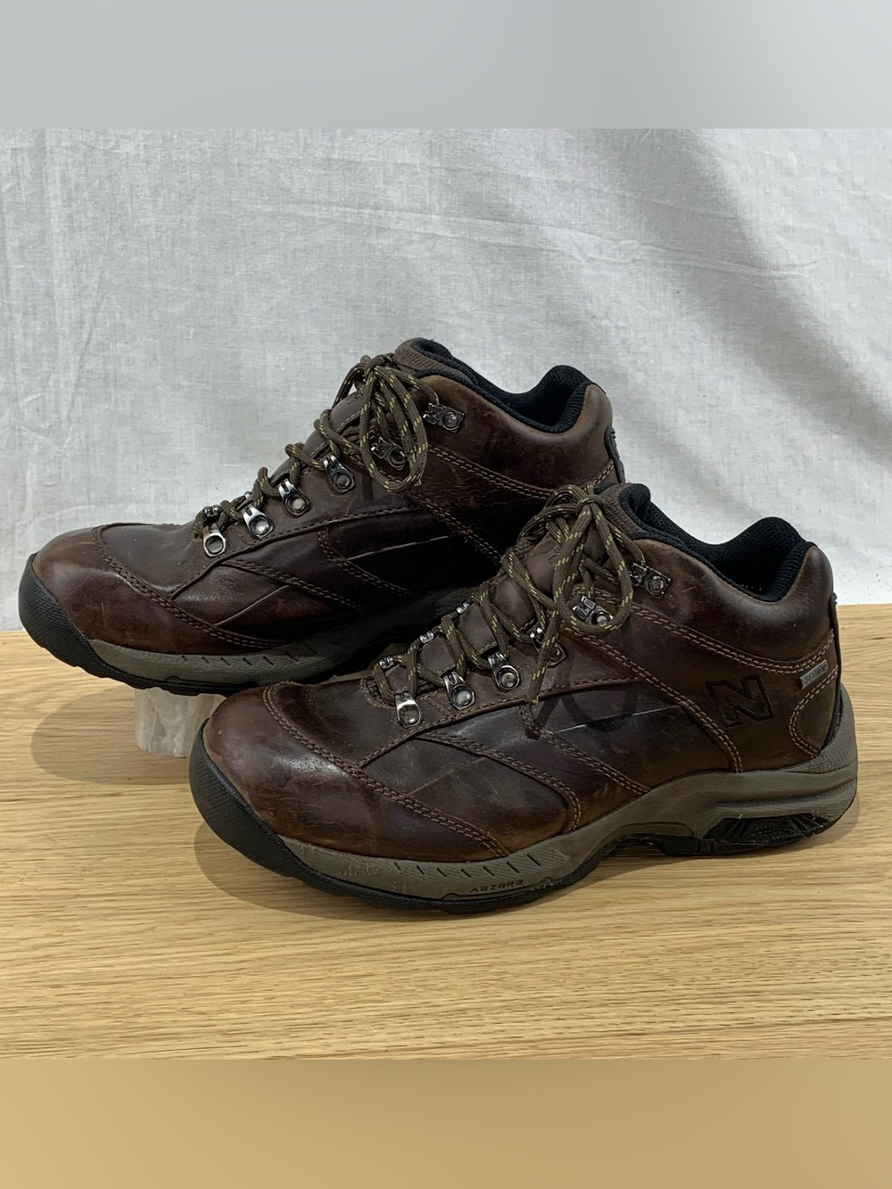 New Balance 977 Men’s Size 8.5 D Brown Leather Hiking Boots Gore-Tex